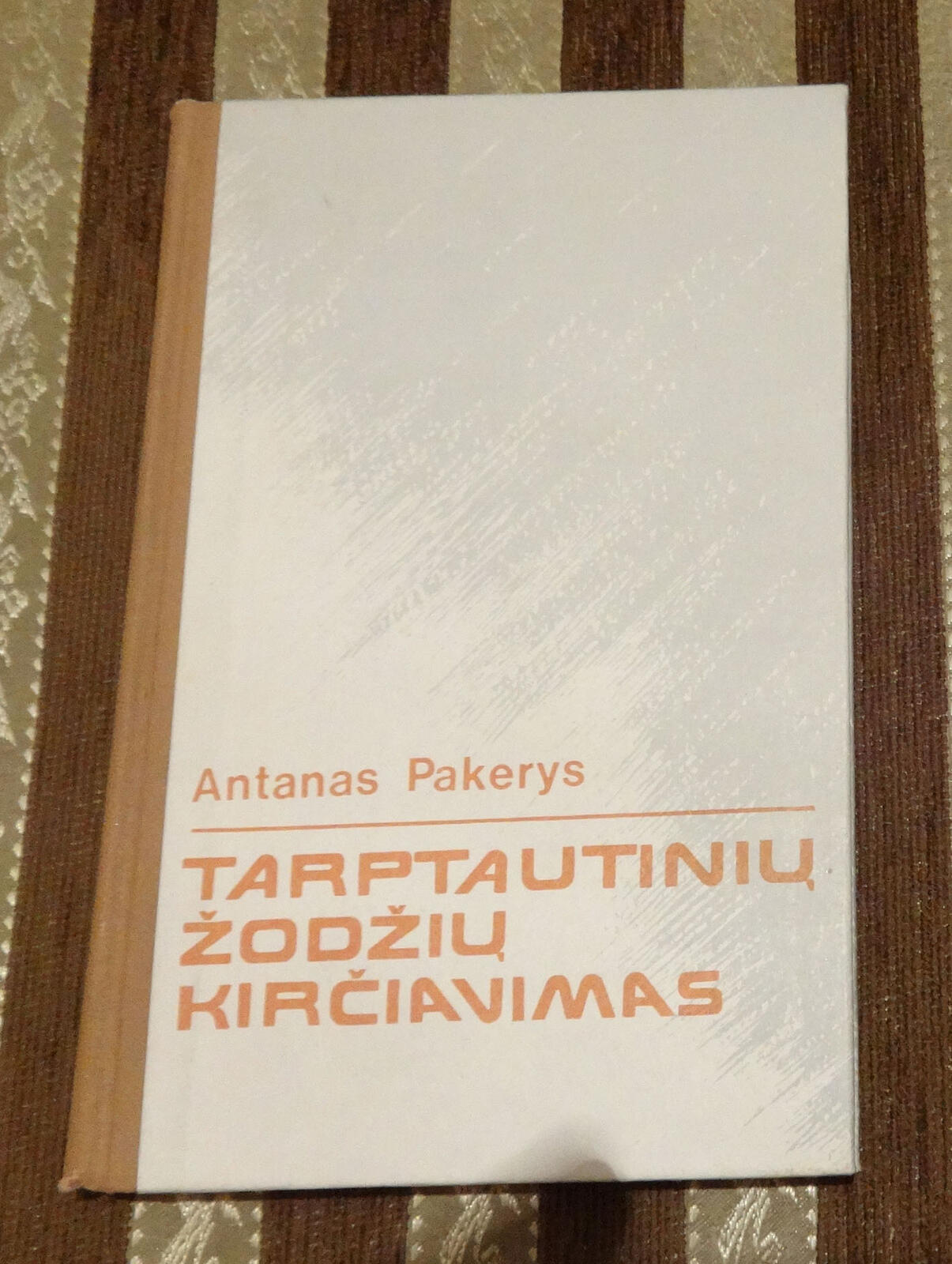 Tarptautinių žodžių kirčiavimas