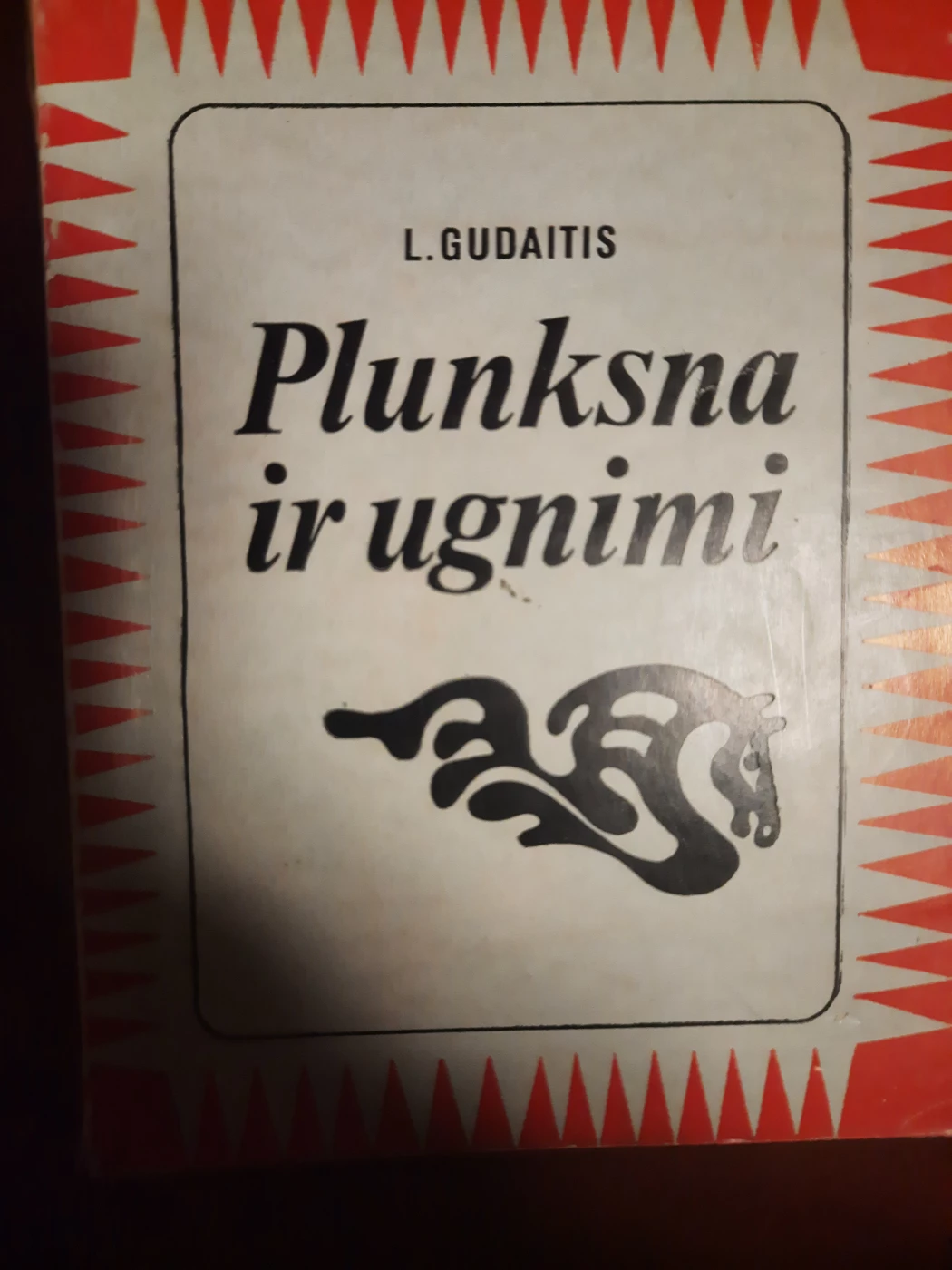 Plunksna ir ugnimi