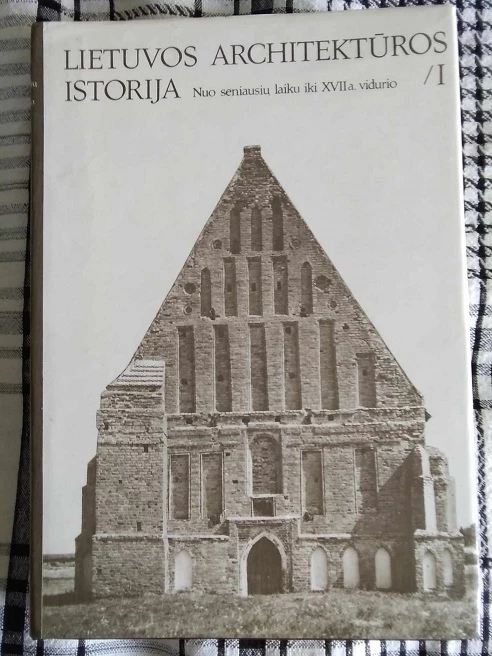 Lietuvos architektūros istorija nuo seniausių laikų iki XVII a. vidurio