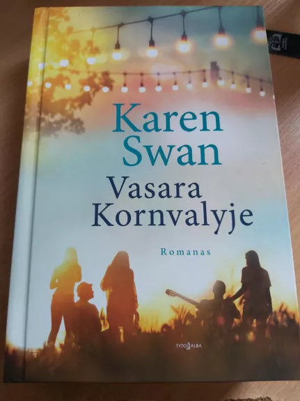 Vasara Kornvalyje - Karen Swan, knyga