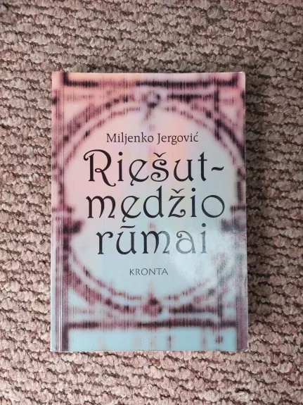 Riešutmedžio rūmai