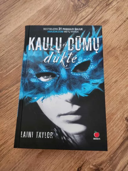 Kaulų ir dūmų duktė - Taylor Laini, knyga 1