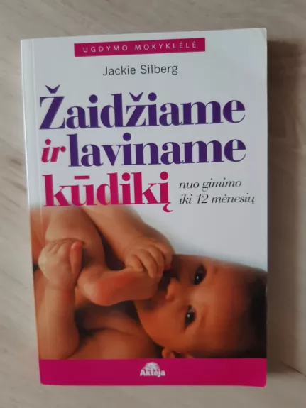 Žaidžiame ir laviname kūdikį