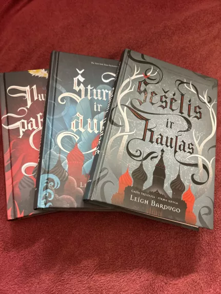 Grišų trilogija, komplektas - Leigh Bardugo, knyga 1