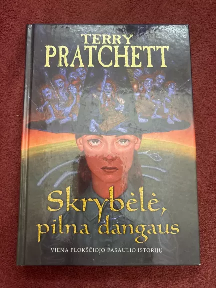 Skrybėlė Pilna Dangaus - Terry Pratchett, knyga