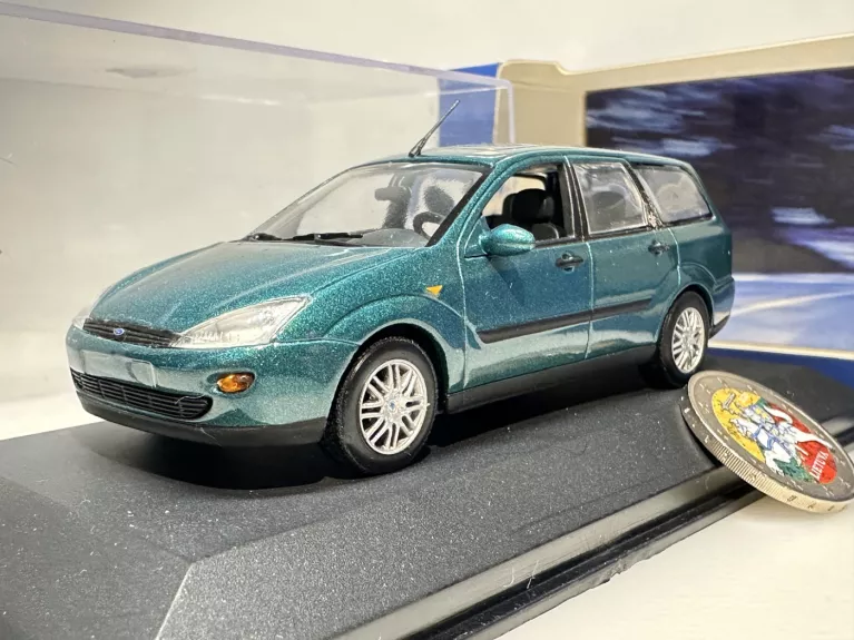 Ford Focus Turnier 1998 1:43 Minichamps - , namai ir interjeras 1