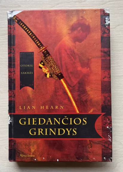 Giedančios grindys - Lian Hearn, knyga 1