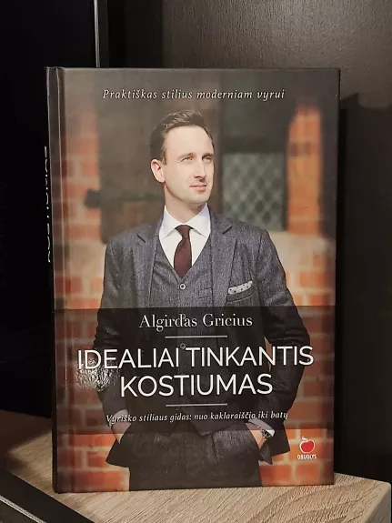 Idealiai tinkantis kostiumas : praktiškas stilius moderniam vyrui