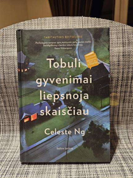 Tobuli gyvenimai liepsnoja skaisčiau - Celeste Ng, knyga