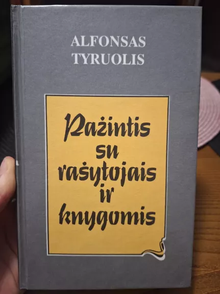 Pažintis su rašytojais ir knygomis