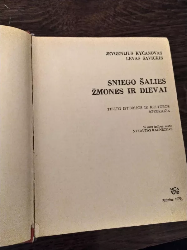 Sniego šalies žmonės ir dievai. Tibeto istorijos ir kultūros apybraiža - Jevgenijus Kyčanovas, knyga 2