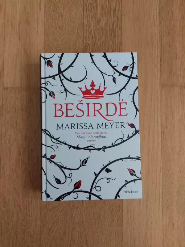 Beširdė - Marissa Meyer, knyga 2