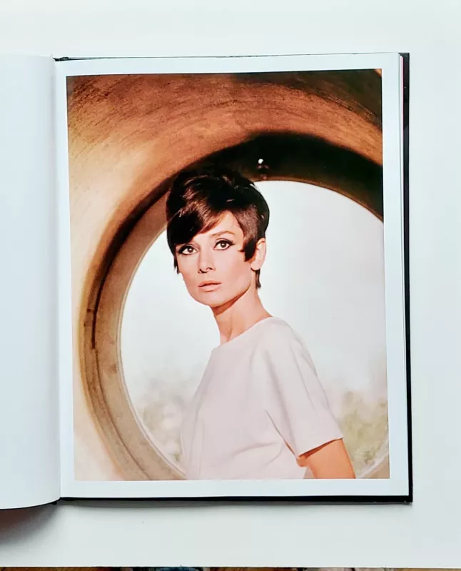 Audrey Hepburn. A photographic journey of a beautiful star's rise to silver-screen icon - Autorių grupė, knyga 6