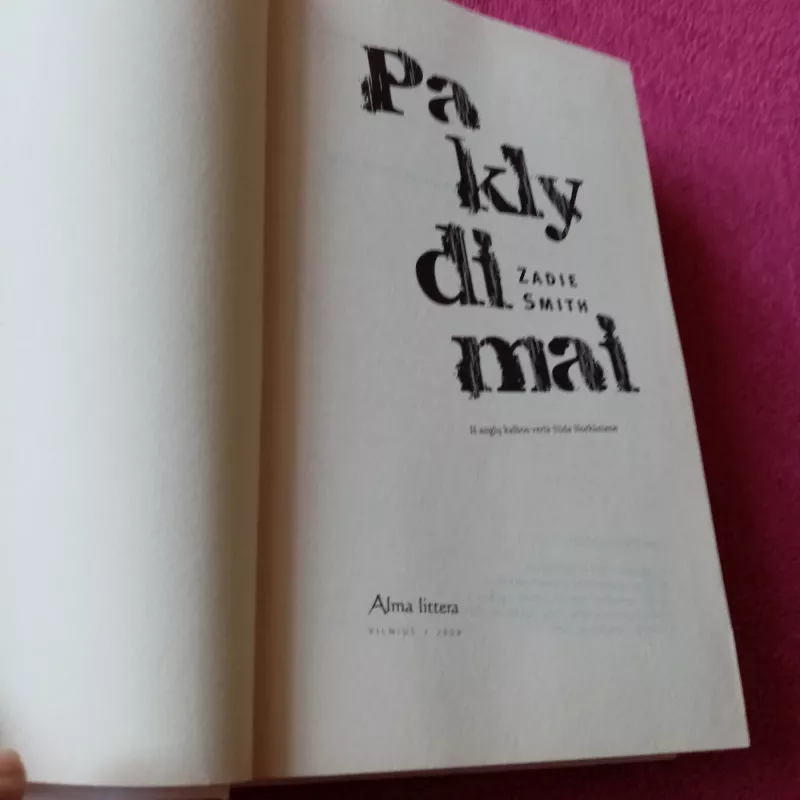 Paklydimai - Zadie Smith, knyga 3