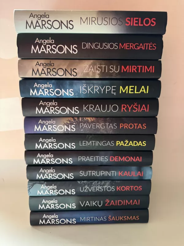 Dingusios mergaitės - Angela Marsons, knyga 2