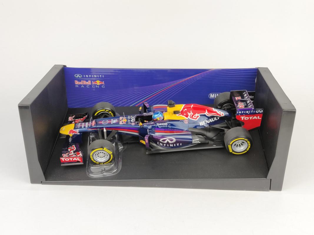 Infiniti Red Bull Racing Renault RB9 - Sebastian Vettel - 2013 - , namai ir interjeras 3