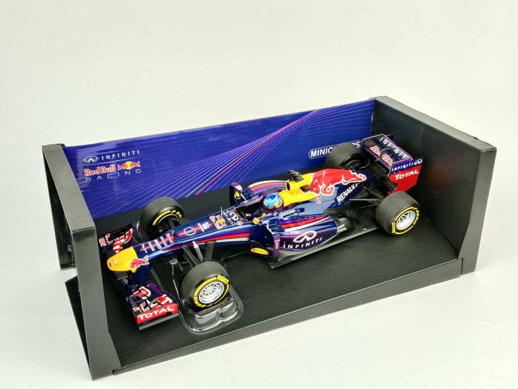 Infiniti Red Bull Racing Renault RB9 - Sebastian Vettel - 2013 - , namai ir interjeras 2