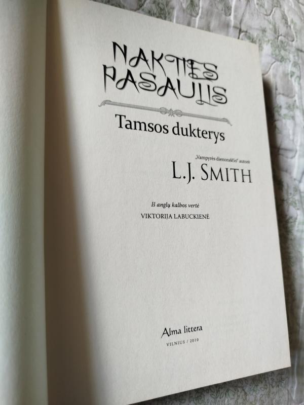 Nakties pasaulis. Tamsos dukterys - L. J. Smith, knyga 3