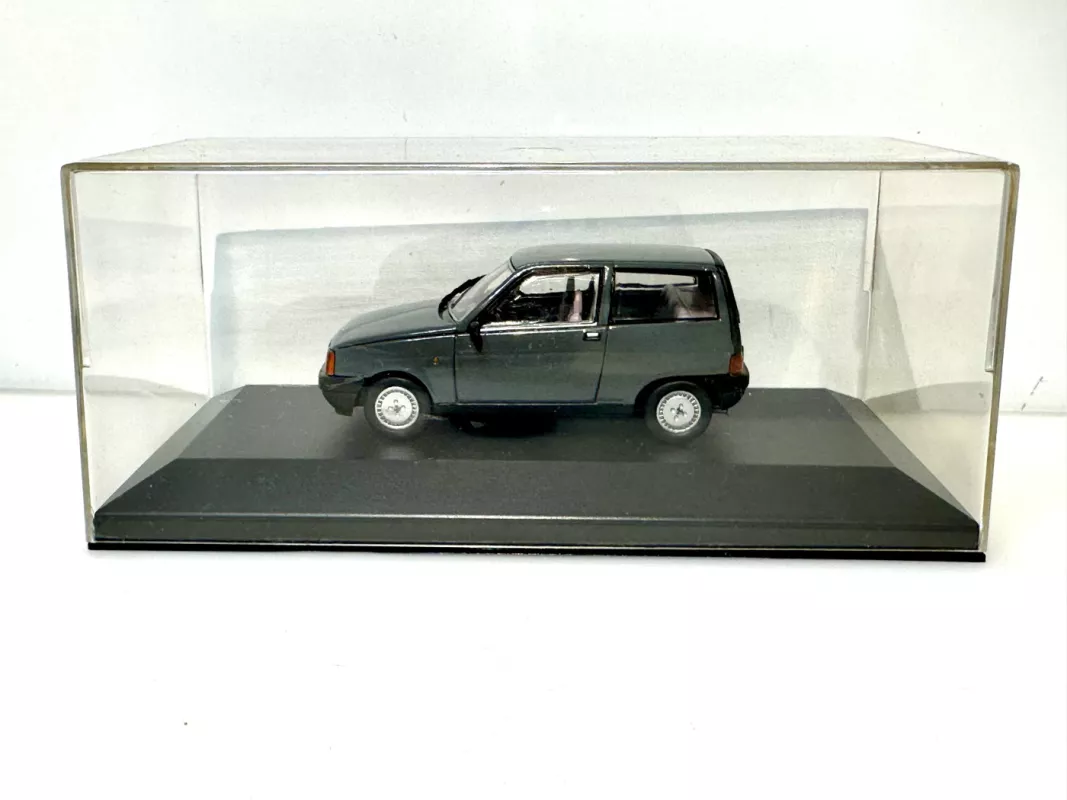 Lancia Y10 Autobianchi 1:43 Starline - , namai ir interjeras 3