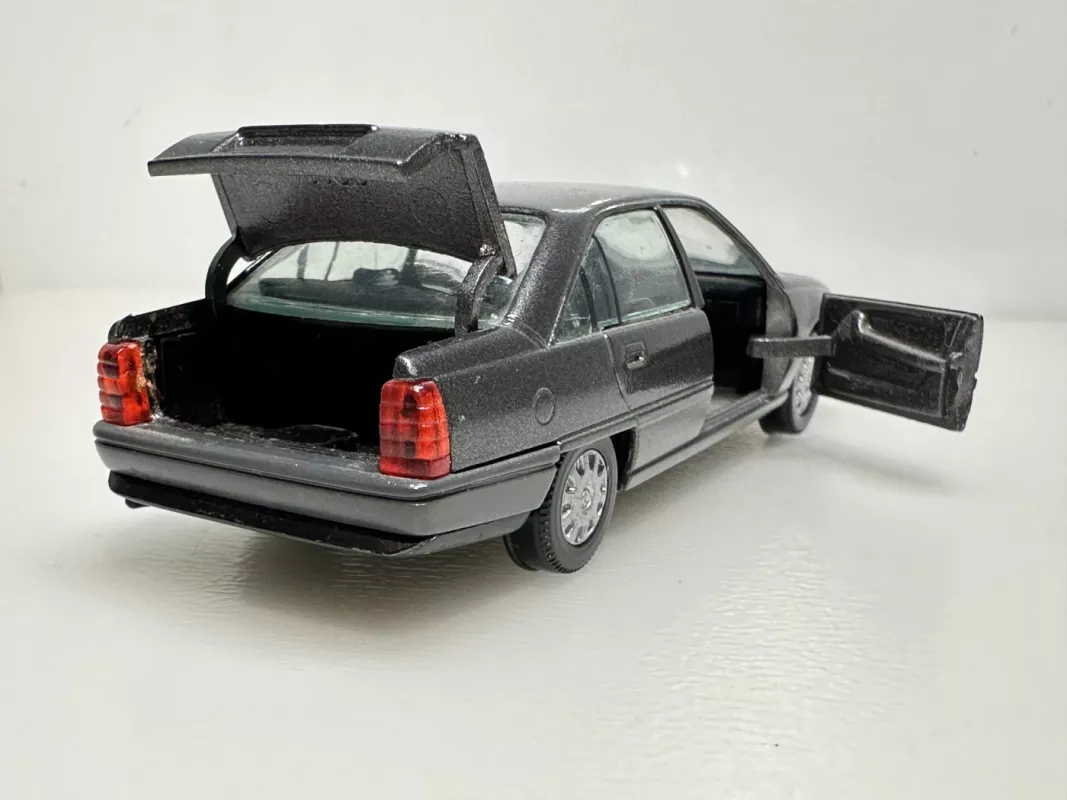 Opel Omega A 1986-1994 1:43 Gama Western Germany - , namai ir interjeras 4