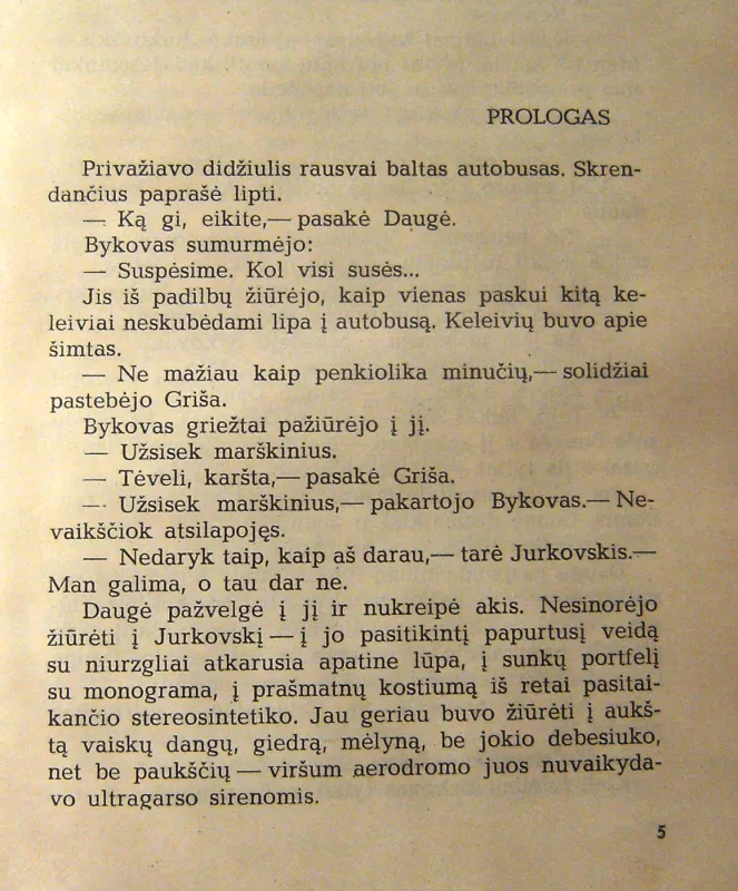 Ateiviai Saturno žiede - A. Strugackis, B.  Strugackis, knyga 6