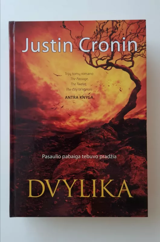 Dvylika - Justin Cronin, knyga 2