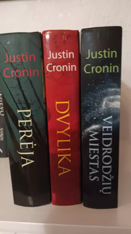 Perėja/Dvylika /Veidrodžių miestas - Justin Cronin, knyga 2