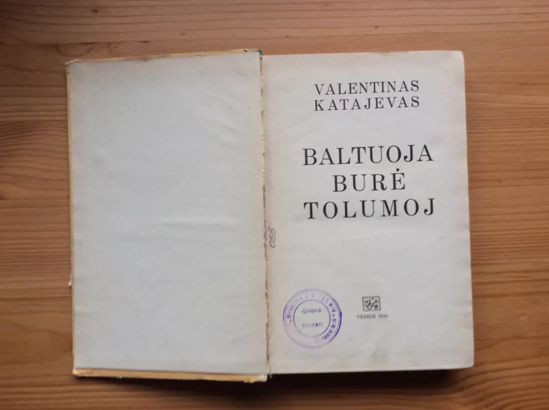 Baltuoja burė tolumoj - Valentinas Katajevas, knyga 3