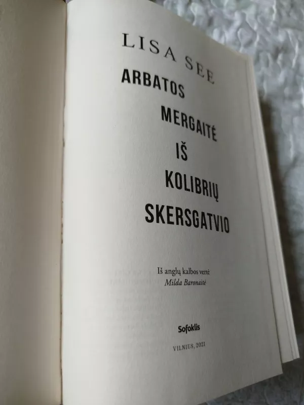 Arbatos mergaite is Kolibriu skersgatvio - Lisa See, knyga 3