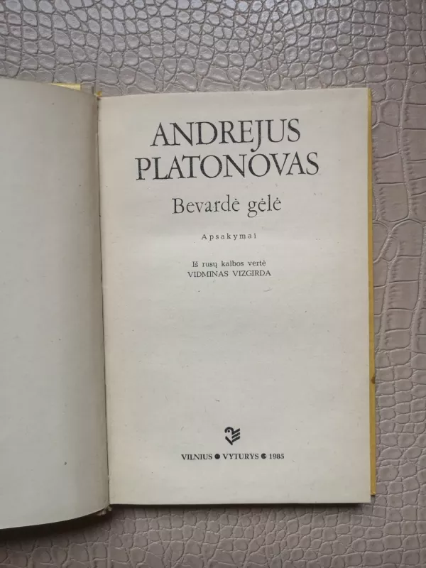 Bevardė gėlė - Andrejus Platonovas, knyga 3