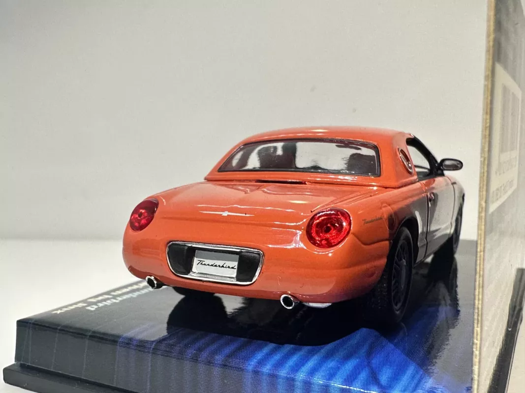 Ford Thunderbird 2002 James Bond 1:43 Minichamps - , namai ir interjeras 6