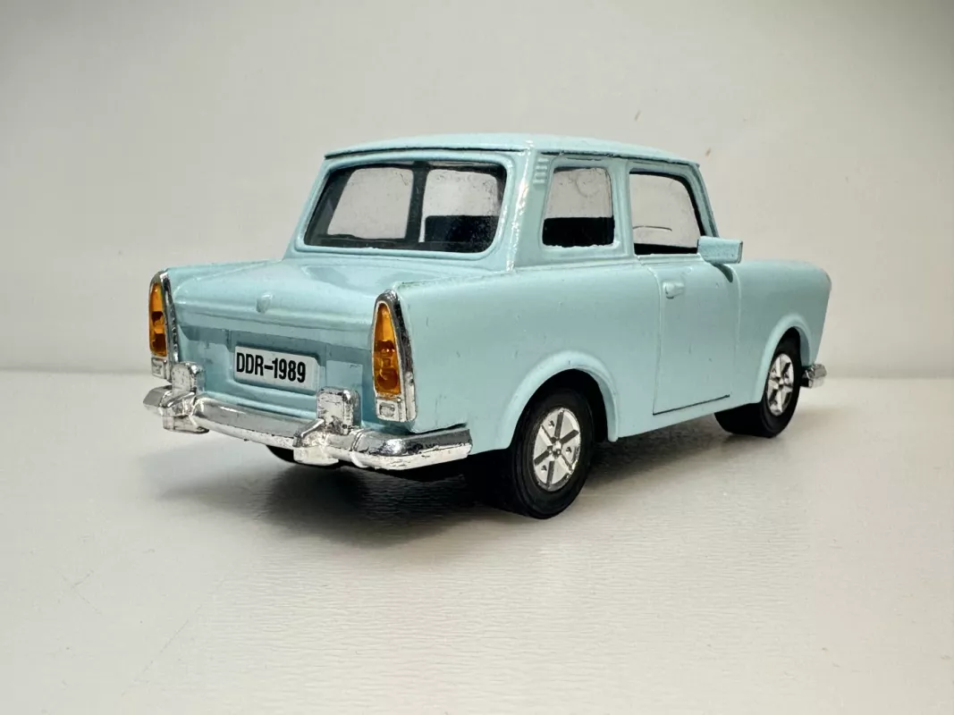 Trabant seno leidimo ~1:36 Pull Back - , namai ir interjeras 6