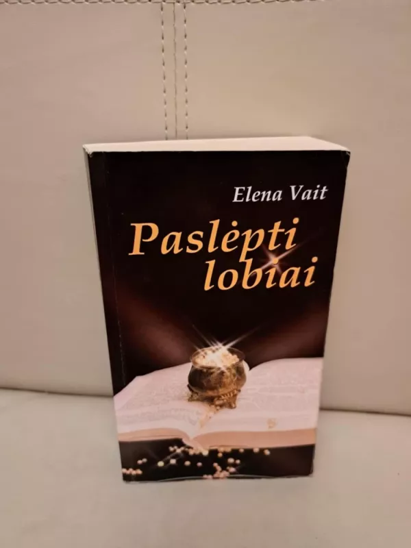 Paslėpti lobiai - Elena Vait, knyga 2